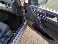 Personenauto, volkswagen, sportsvan - afbeelding 40 van  49