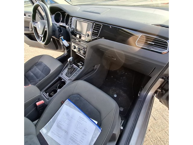 Personenauto, volkswagen, sportsvan - afbeelding 41 van  49