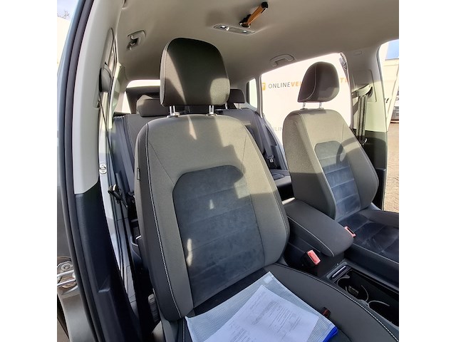 Personenauto, volkswagen, sportsvan - afbeelding 42 van  49