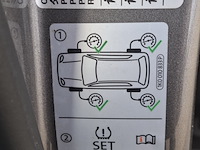 Personenauto, volkswagen, sportsvan - afbeelding 45 van  49