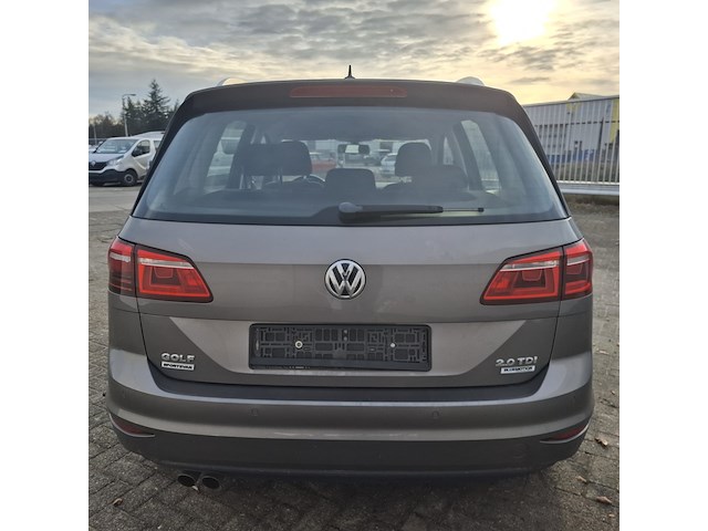 Personenauto, volkswagen, sportsvan - afbeelding 6 van  49