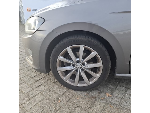 Personenauto, volkswagen, sportsvan - afbeelding 9 van  49