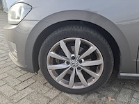 Personenauto, volkswagen, sportsvan - afbeelding 9 van  49