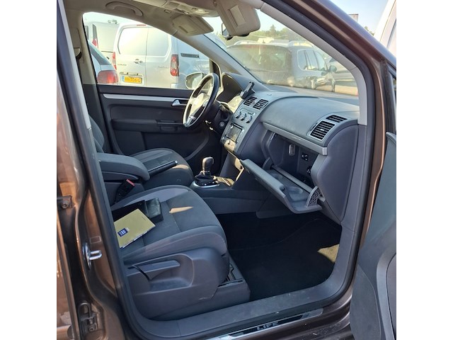 Personenauto, volkswagen, touran, 1.6 tdi highline bluemotion 7p., 2014 - afbeelding 16 van  16