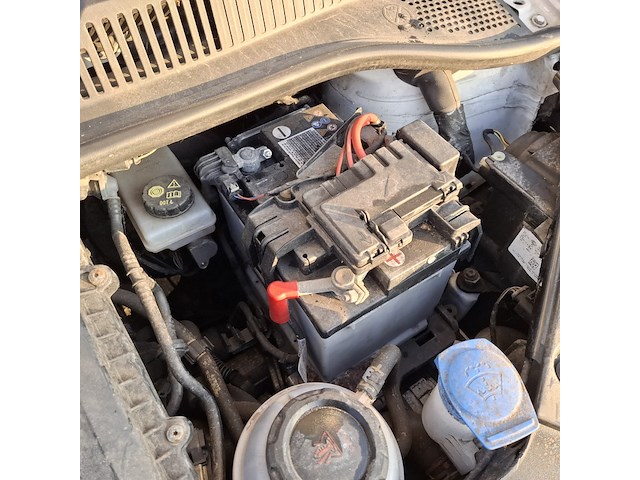 Personenauto, volkswagen, up - afbeelding 13 van  39