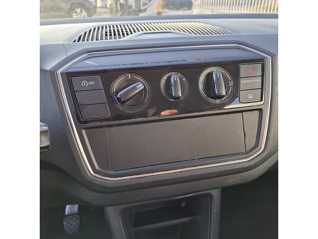 Personenauto, volkswagen, up - afbeelding 22 van  39