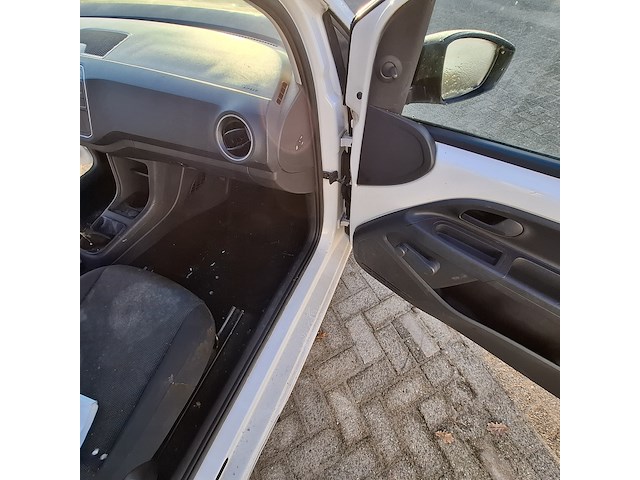 Personenauto, volkswagen, up - afbeelding 29 van  39
