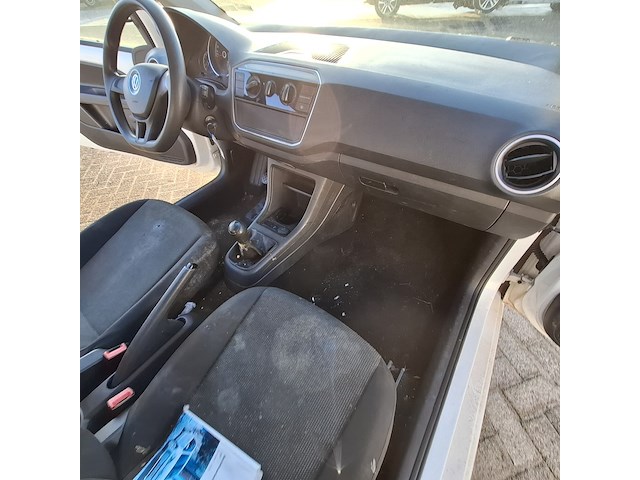 Personenauto, volkswagen, up - afbeelding 30 van  39