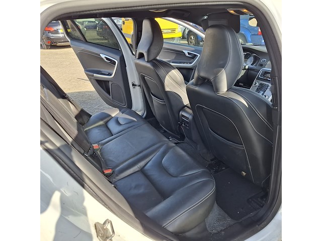 Personenauto, volvo, v60, 2.4 d6 twin engine r-design, 2015 - afbeelding 2 van  13