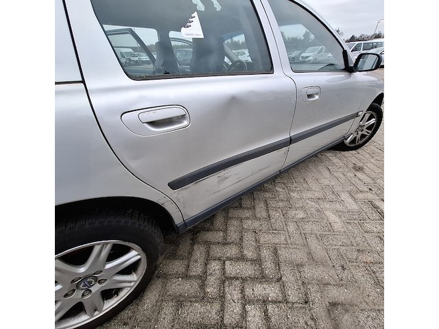 Personenauto volvo, v70, grijs - afbeelding 33 van  42