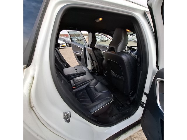 Personenauto volvo, xc60 2.4, bouwjaar 2015 - afbeelding 36 van  49