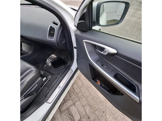 Personenauto volvo, xc60 2.4, bouwjaar 2015 - afbeelding 38 van  49