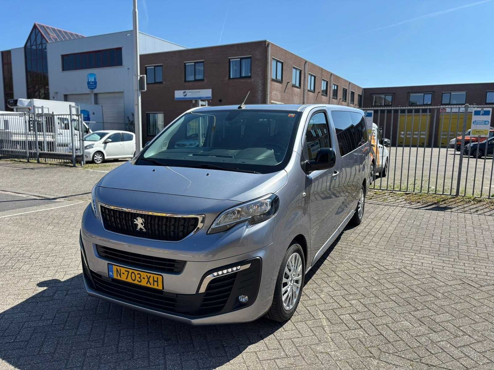 Personenauto's, bedrijfswagens, fietsen en motorfietsen in delft