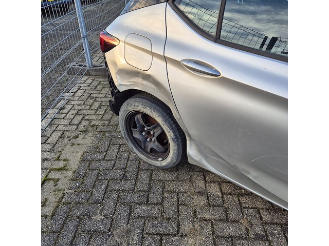 Personenauto/schadeauto, opel, astra - afbeelding 14 van  18