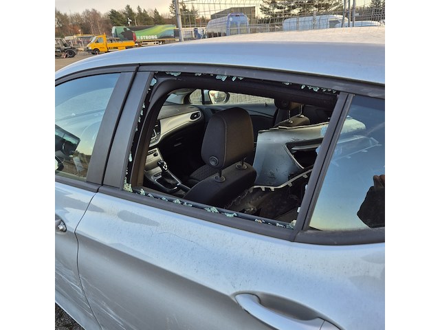 Personenauto/schadeauto, opel, astra - afbeelding 17 van  18