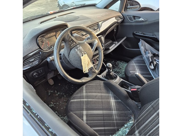 Personenauto/schadeauto, opel, corsa - afbeelding 2 van  18