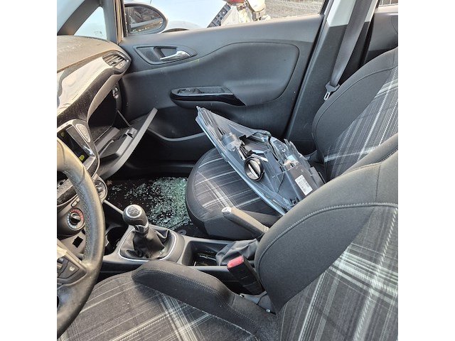 Personenauto/schadeauto, opel, corsa - afbeelding 3 van  18