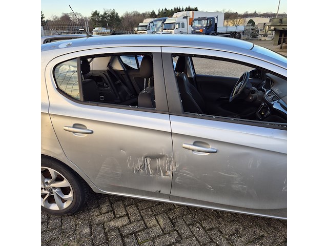Personenauto/schadeauto, opel, corsa - afbeelding 16 van  18