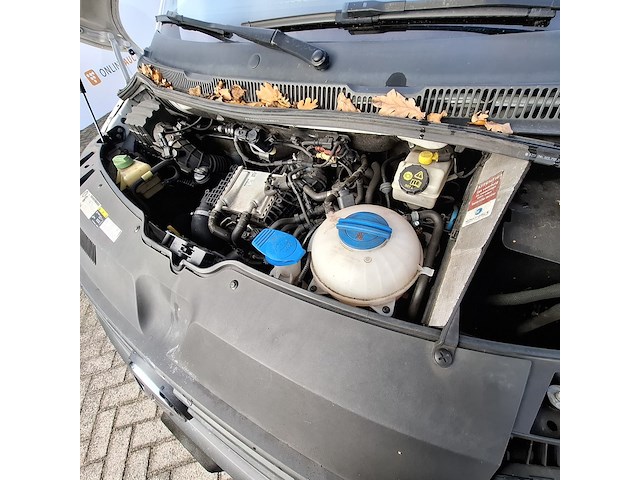 Personenbus, volkswagen, transporter - afbeelding 10 van  48