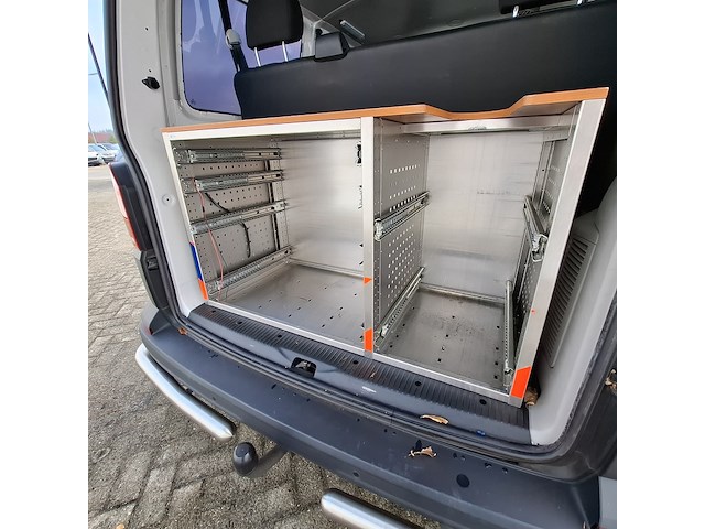 Personenbus, volkswagen, transporter - afbeelding 27 van  48