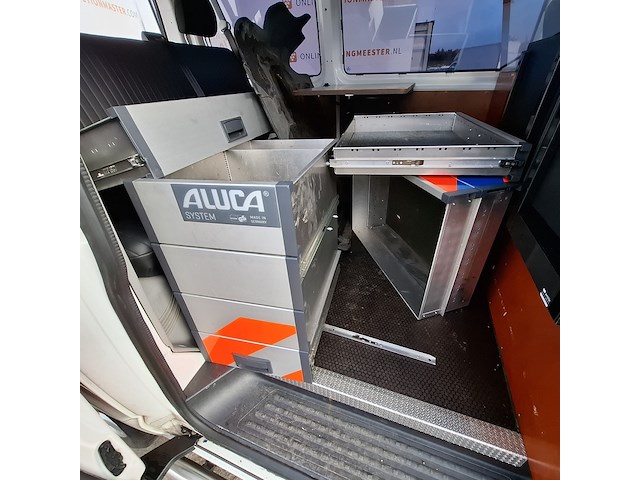 Personenbus, volkswagen, transporter - afbeelding 30 van  48