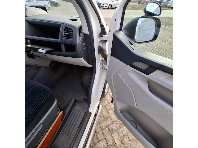 Personenbus, volkswagen, transporter - afbeelding 33 van  48