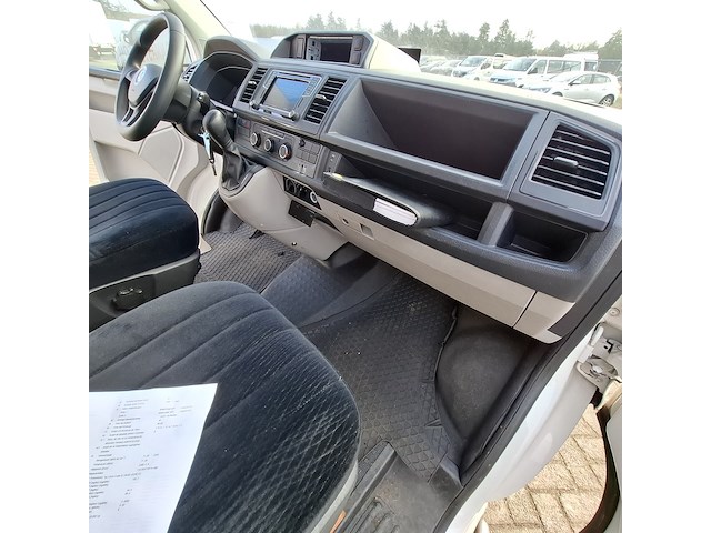 Personenbus, volkswagen, transporter - afbeelding 35 van  48