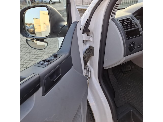 Personenbus, volkswagen, transporter - afbeelding 16 van  51