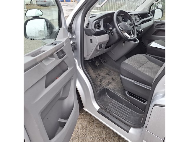 Personenbus, volkswagen, transporter - afbeelding 2 van  33
