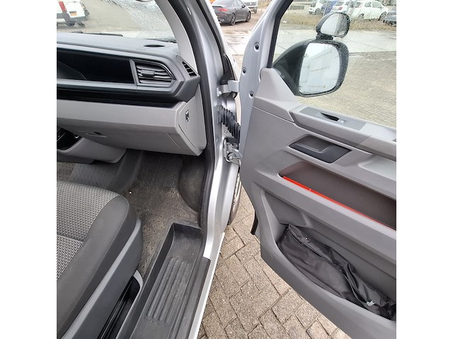 Personenbus, volkswagen, transporter - afbeelding 13 van  33