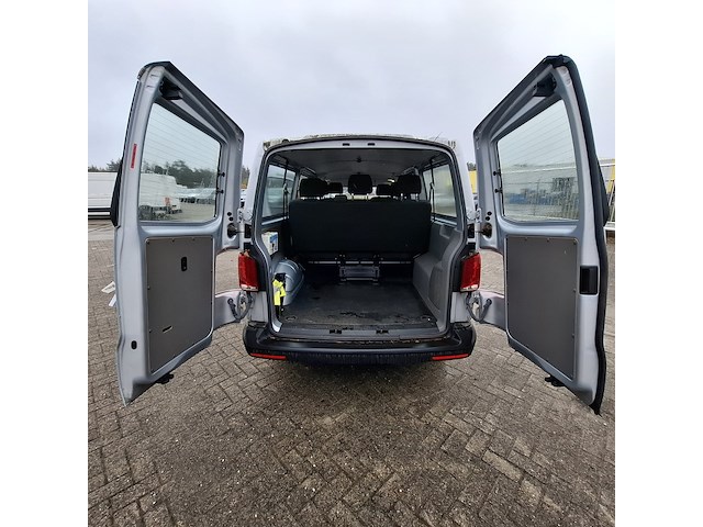 Personenbus, volkswagen, transporter - afbeelding 17 van  33