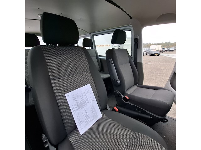 Personenbus, volkswagen, transporter - afbeelding 22 van  33