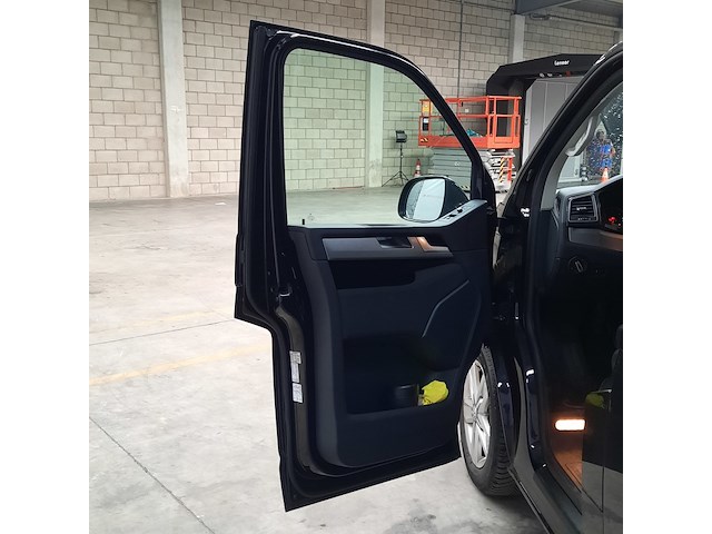 Personenbus, volkswagen, transporter - afbeelding 20 van  42