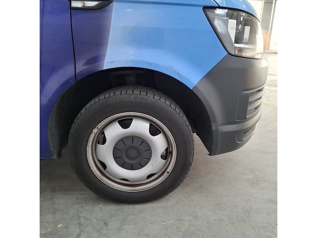 Personenbus, volkswagen, transporter - afbeelding 10 van  53