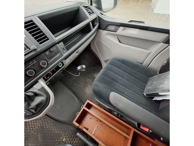 Personenbus, volkswagen, transporter - afbeelding 14 van  50