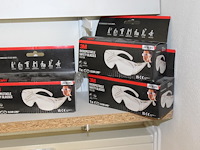 Persoonlijke beschermingsmiddelen w.o. brillen, oordoppen en headsets. - afbeelding 2 van  2