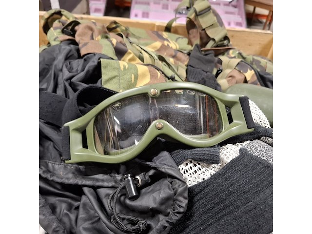 Persoonlijke uitrusting en kleding defensie, woodland kpu kl - afbeelding 2 van  12