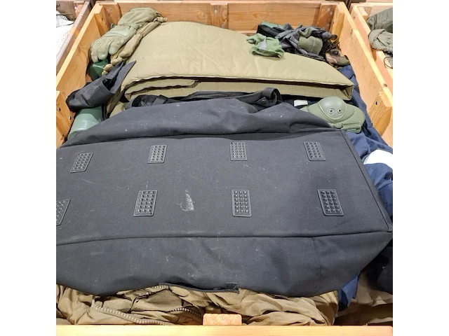 Persoonlijke uitrusting en kleding defensie - afbeelding 30 van  32