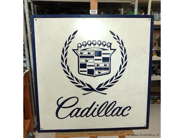 Perspex bord met het klassieke logo van het amerikaanse automerk cadillac - afbeelding 2 van  7