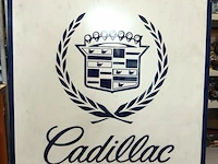 Perspex bord met het klassieke logo van het amerikaanse automerk cadillac - afbeelding 3 van  7