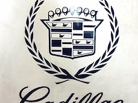 Perspex bord met het klassieke logo van het amerikaanse automerk cadillac - afbeelding 4 van  7