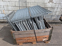 Persroosters in palletkist - afbeelding 1 van  2