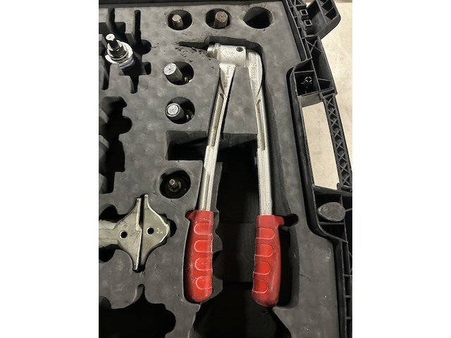 Perstang set met accu en lader rehau - afbeelding 8 van  8