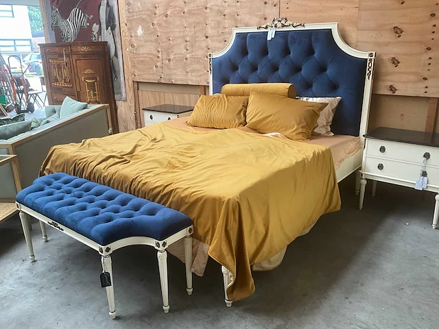 Perugia, queen large bed - afbeelding 1 van  9