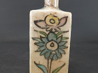 Perzische lznik stijl aardewerk fles - afbeelding 2 van  5