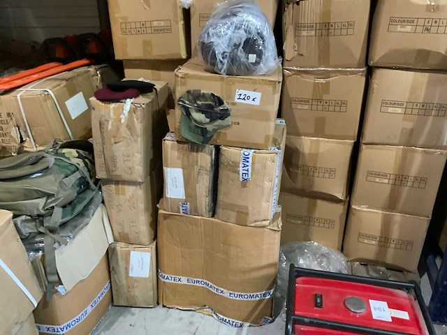 Petten en baretten (960x) - afbeelding 1 van  3