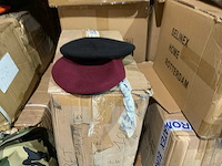 Petten en baretten (960x) - afbeelding 3 van  3
