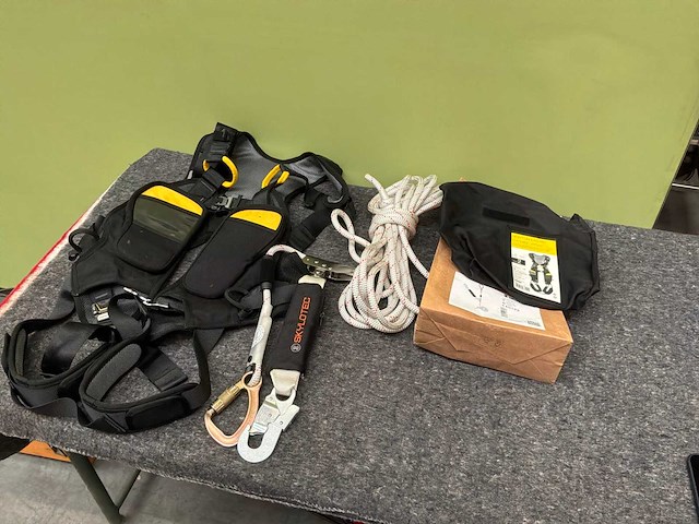 Petzl / skylotec easy fit harnas / valbeveiliging klimmen - afbeelding 1 van  6