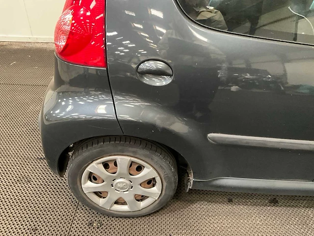 Peugeot - 107 - 1.0-12v xr - personenauto - 2010 - afbeelding 10 van  20