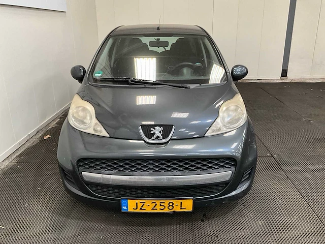 Peugeot - 107 - 1.0-12v xr - personenauto - 2010 - afbeelding 12 van  20